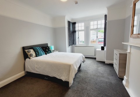 College Avenue, Mutley, PL4 7AN - From &#163;120.00 pw