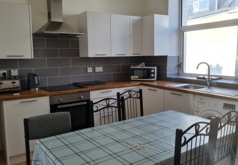 Clifton Place, Mutley, PL4 8HX - &#163;125.00 PPPW